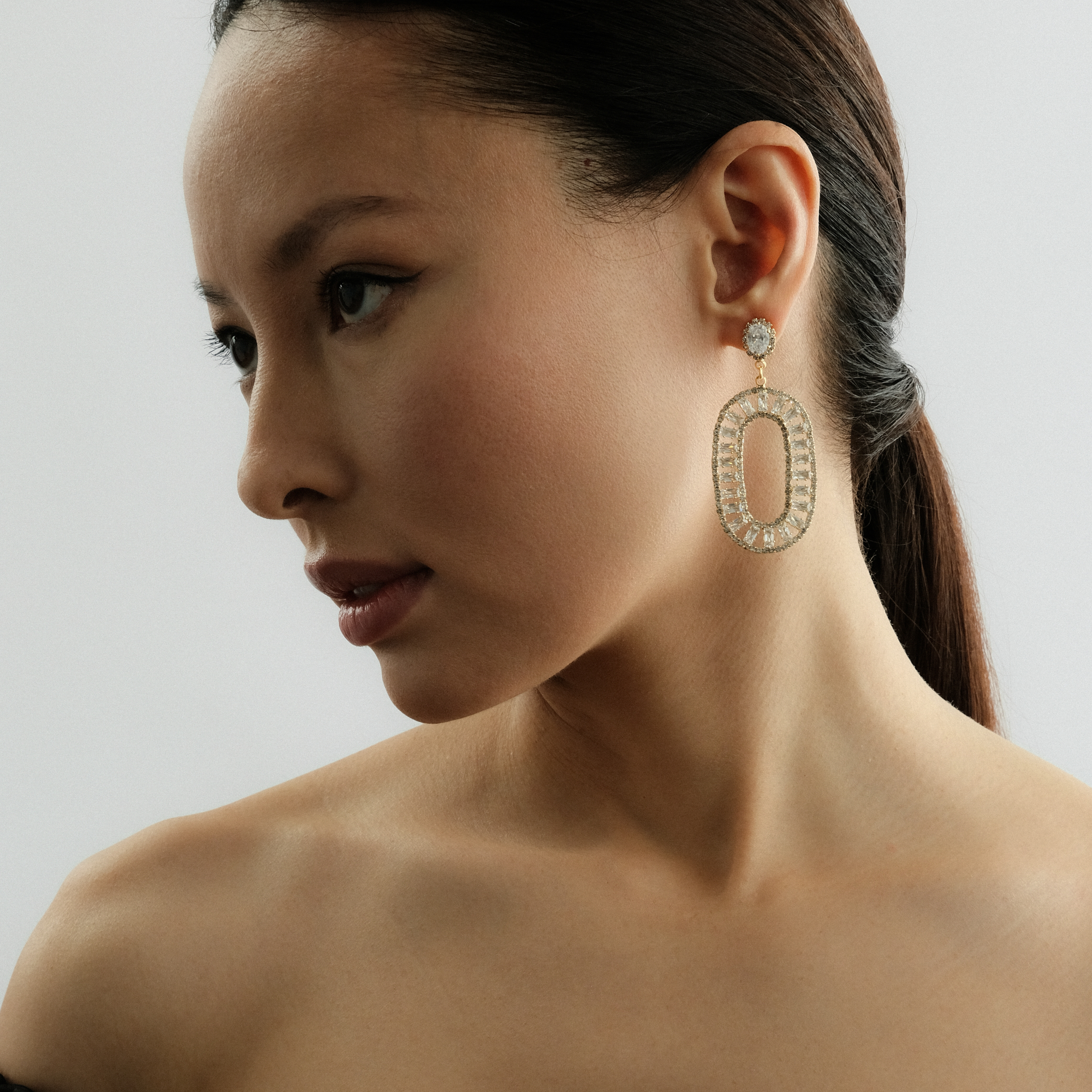 oval earrings with crystals